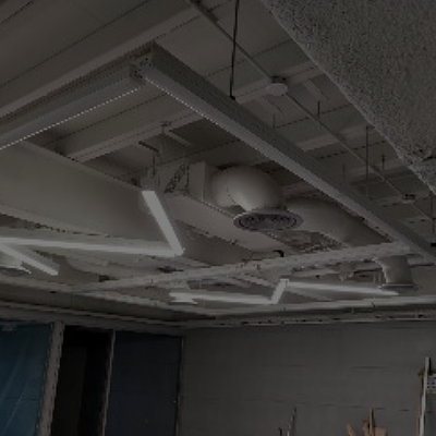 工廠燈具太耗電
想換 LED